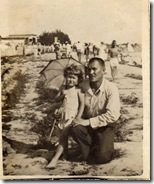 С Отцом за Сунгари на пляже